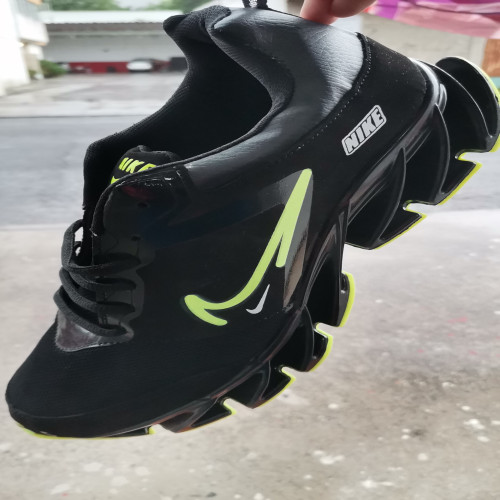 Nike escamas negro neón 