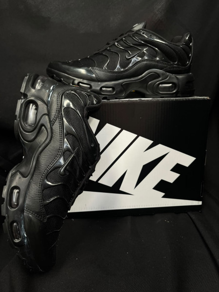 NIKE TN PLUS